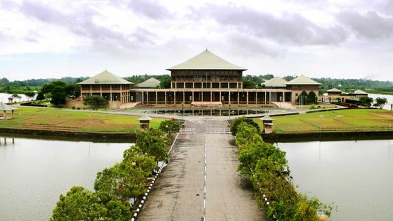 විපක්ෂය විසින් භාරදීමට නියමිත විශ්වාසභංග යෝජනාවට අදාළව දින නියමවෙයි